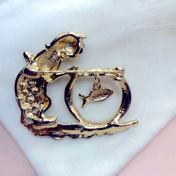 Cute Cat Fish Brooch - Picture 2 of 3